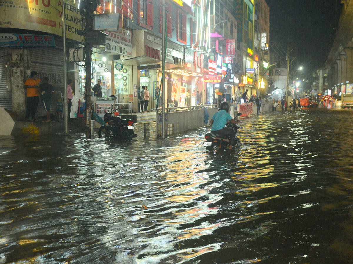 heavy rain in hyderabad - Sakshi16