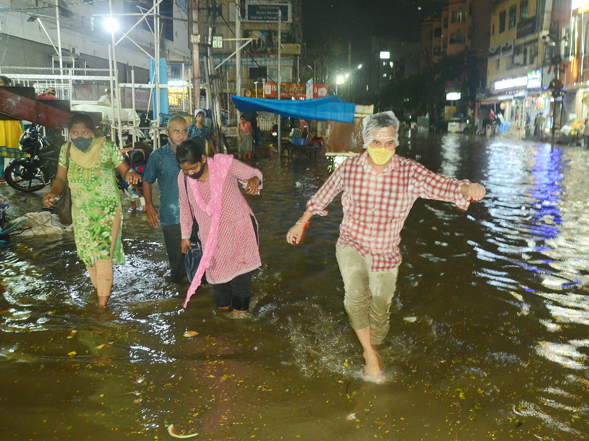 heavy rain in hyderabad - Sakshi17