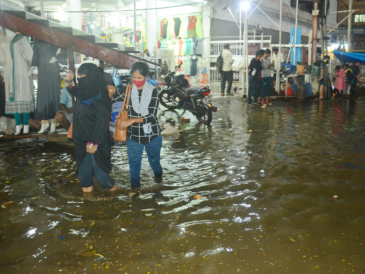 heavy rain in hyderabad - Sakshi18