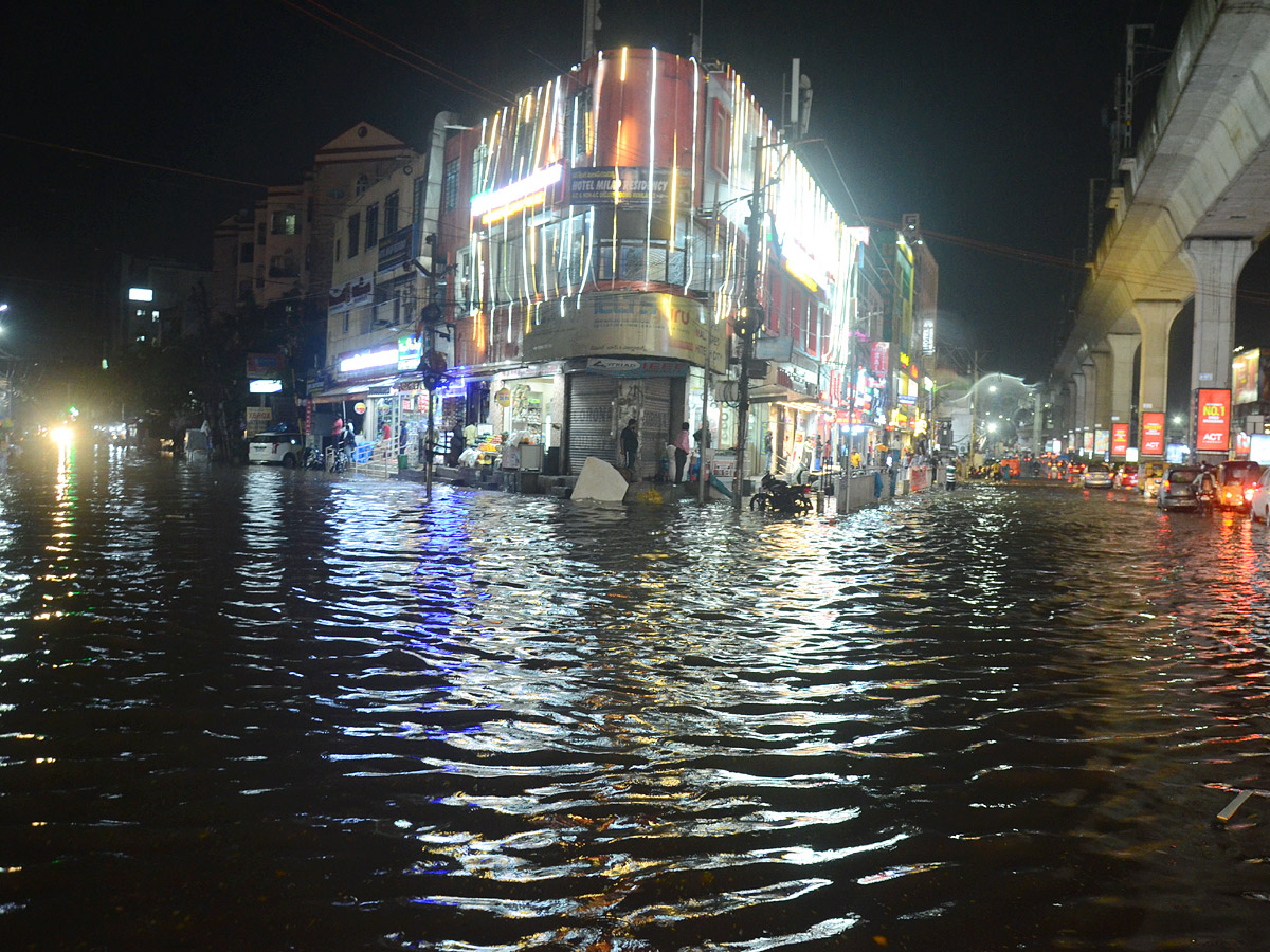 heavy rain in hyderabad - Sakshi19