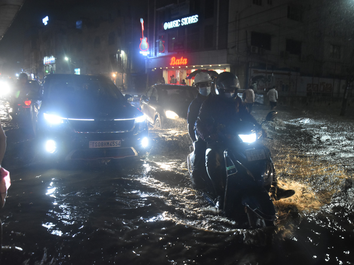 heavy rain in hyderabad - Sakshi2