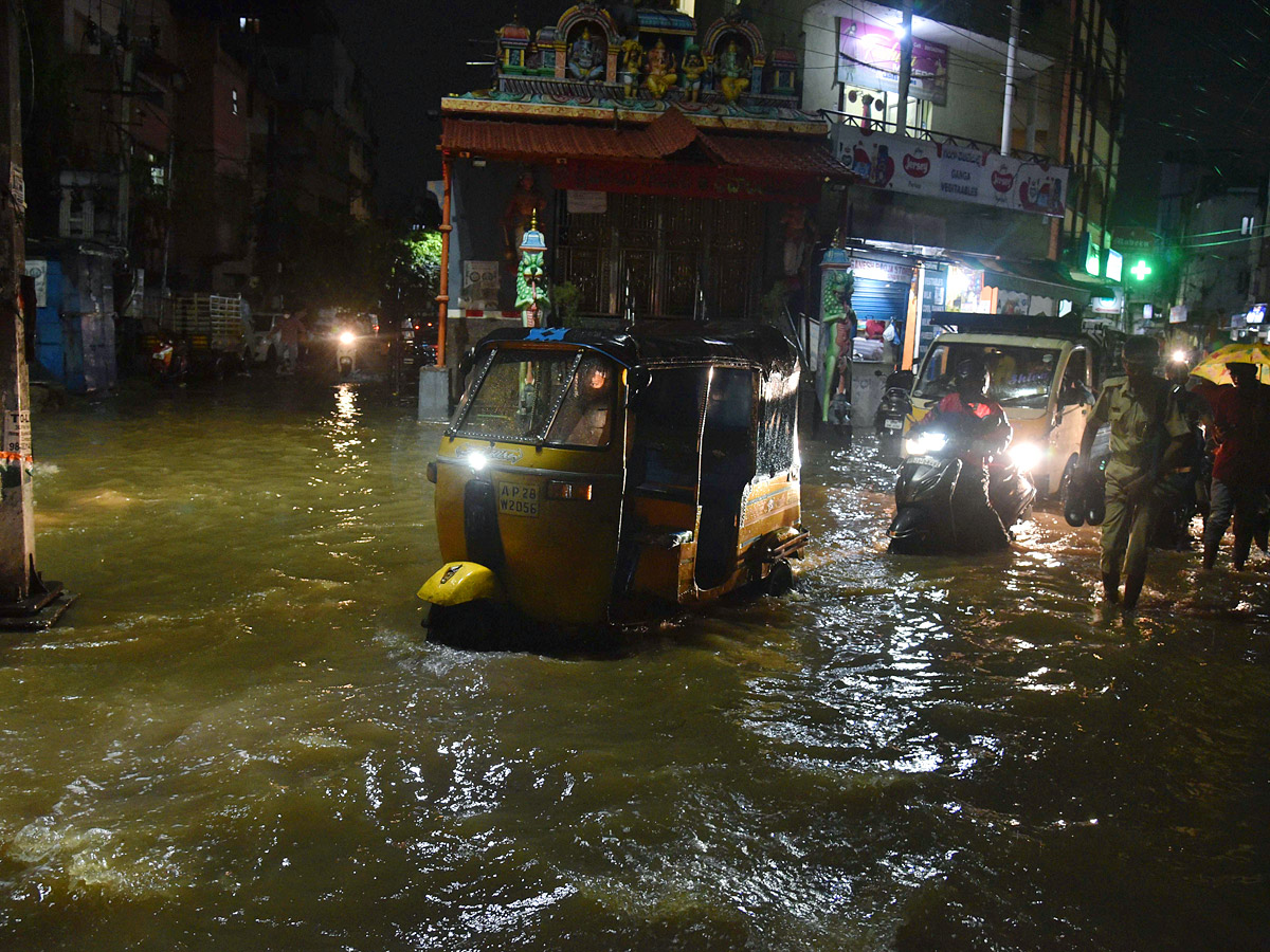 heavy rain in hyderabad - Sakshi23