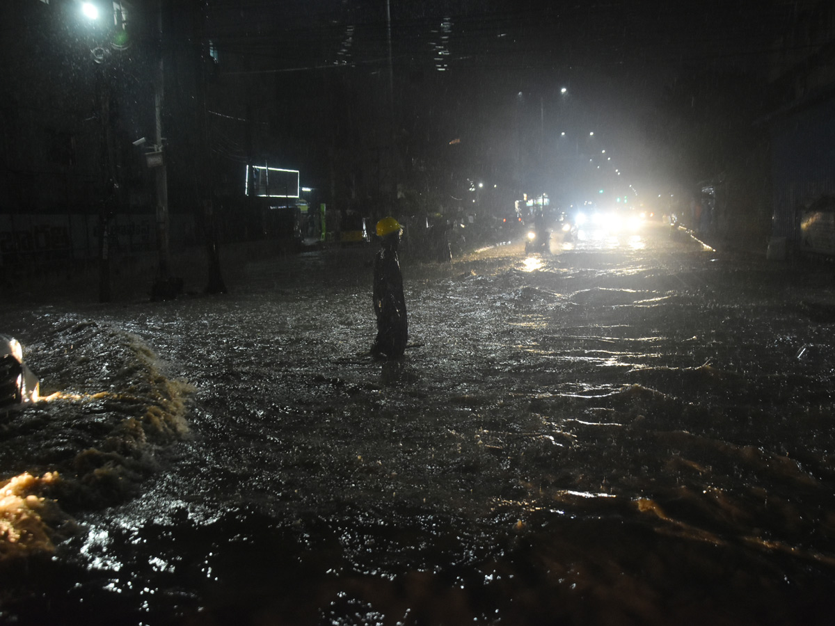 heavy rain in hyderabad - Sakshi3