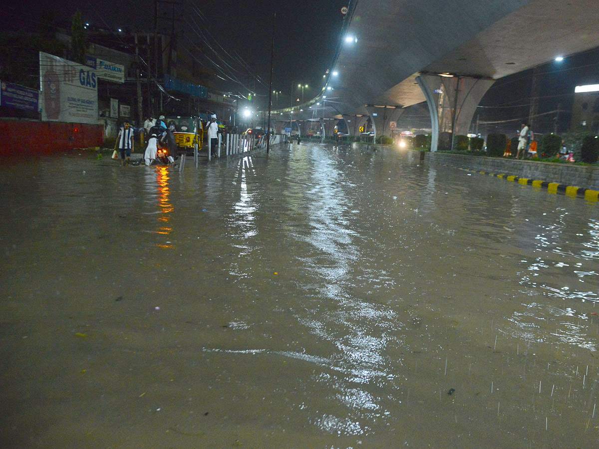 heavy rain in hyderabad - Sakshi33