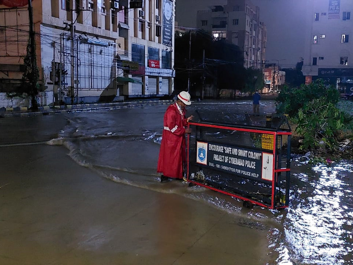 heavy rain in hyderabad - Sakshi4