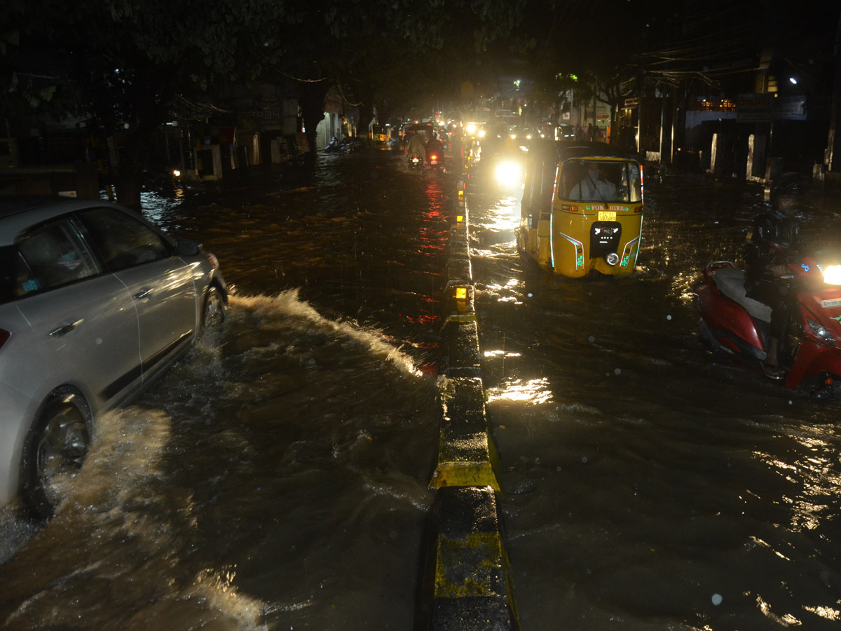 heavy rain in hyderabad - Sakshi5