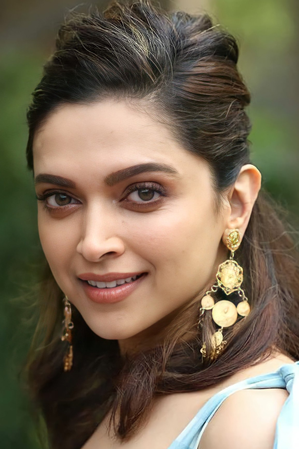 Bollywood Beauty Queen Deepika Padukone Photos - Sakshi6