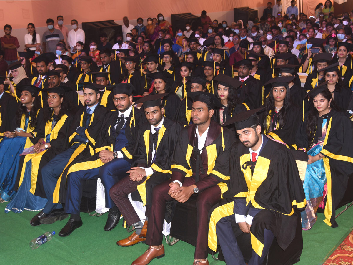 Graduation Ceremony at Kakatiya Medical College Photo Gallery - Sakshi11