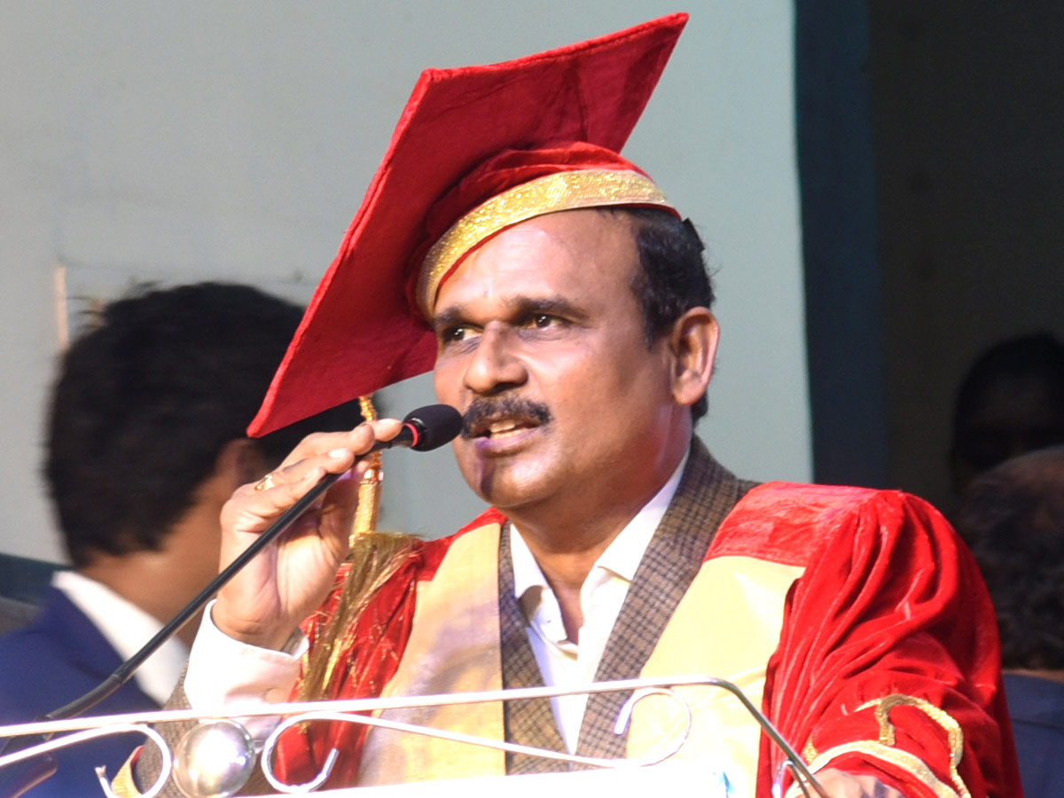 Graduation Ceremony at Kakatiya Medical College Photo Gallery - Sakshi12