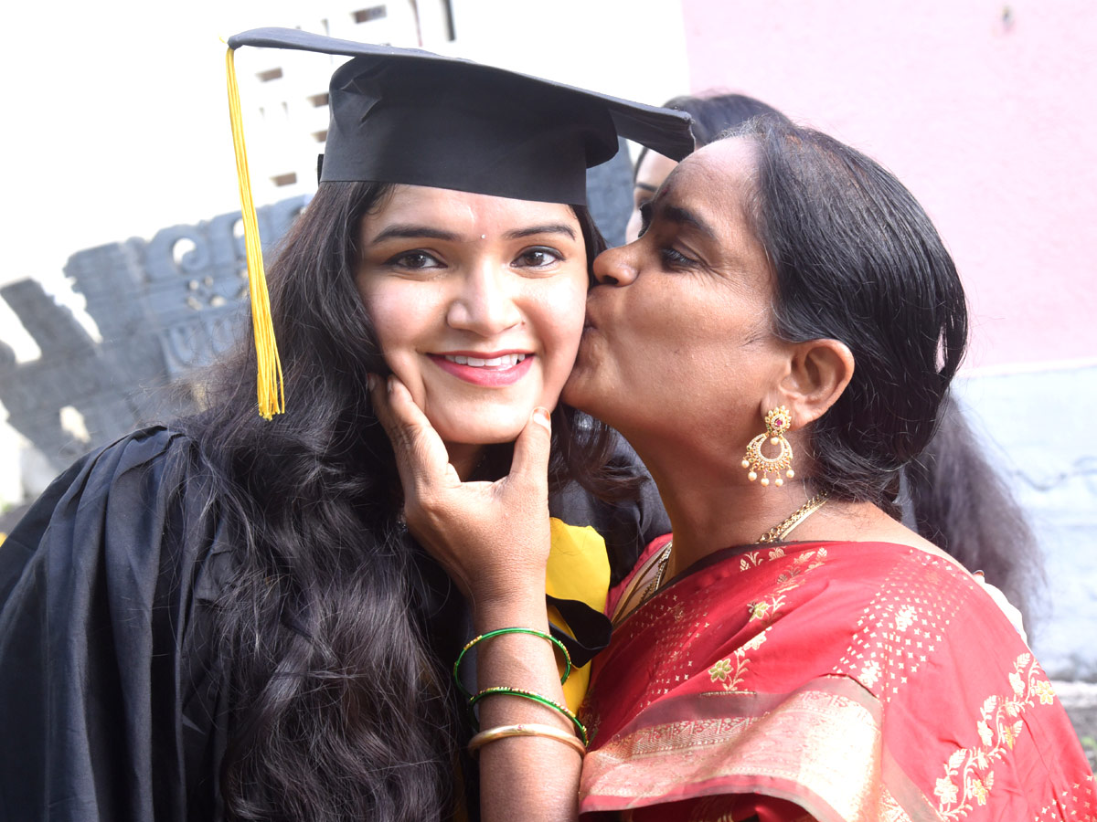 Graduation Ceremony at Kakatiya Medical College Photo Gallery - Sakshi15