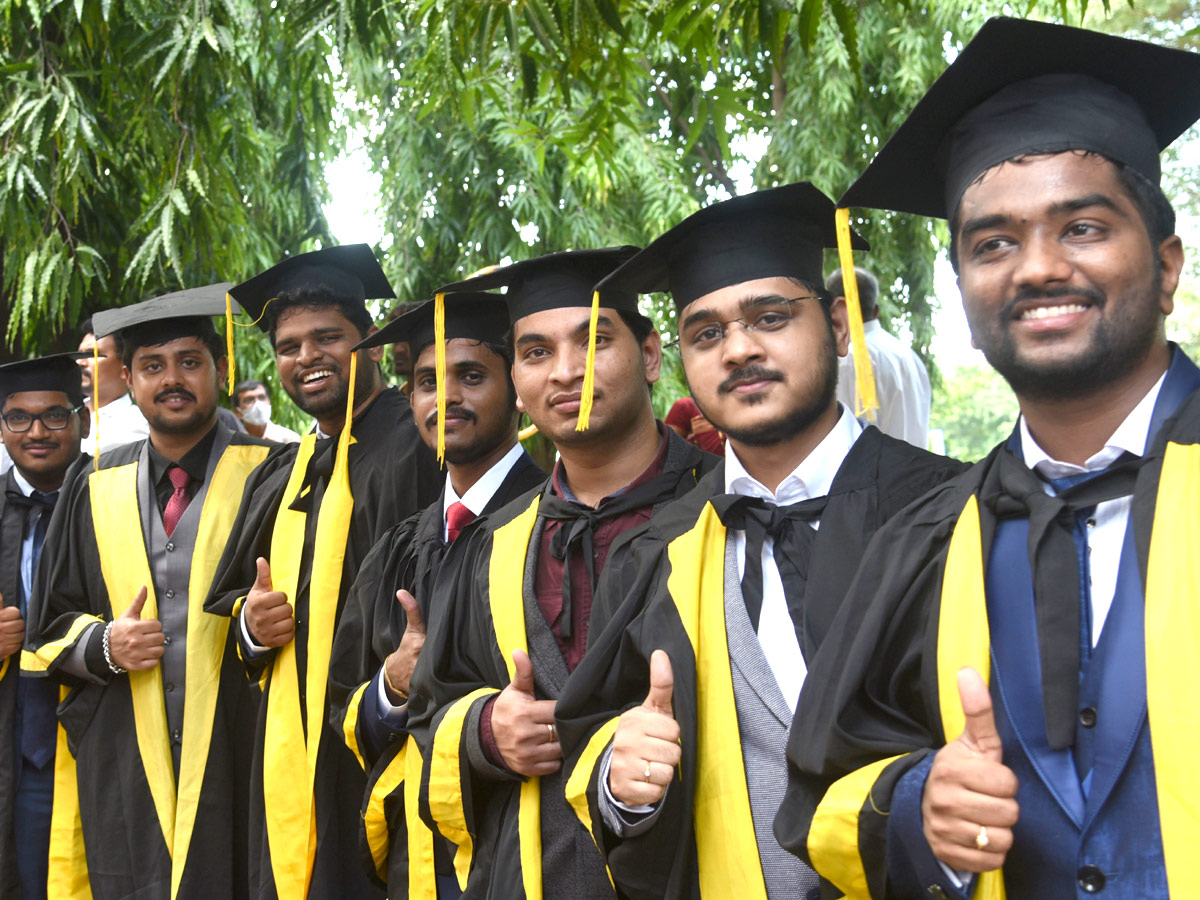 Graduation Ceremony at Kakatiya Medical College Photo Gallery - Sakshi18