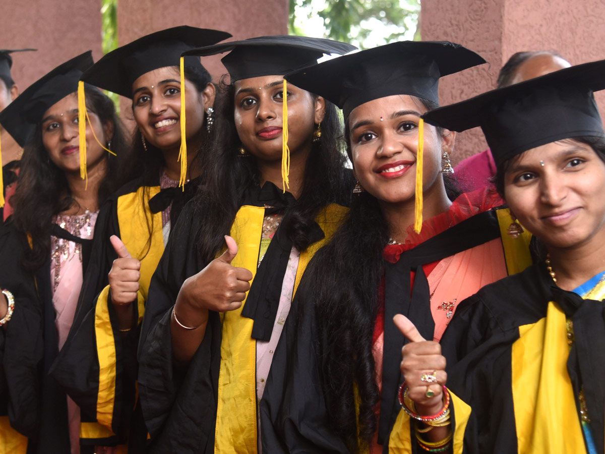 Graduation Ceremony at Kakatiya Medical College Photo Gallery - Sakshi19