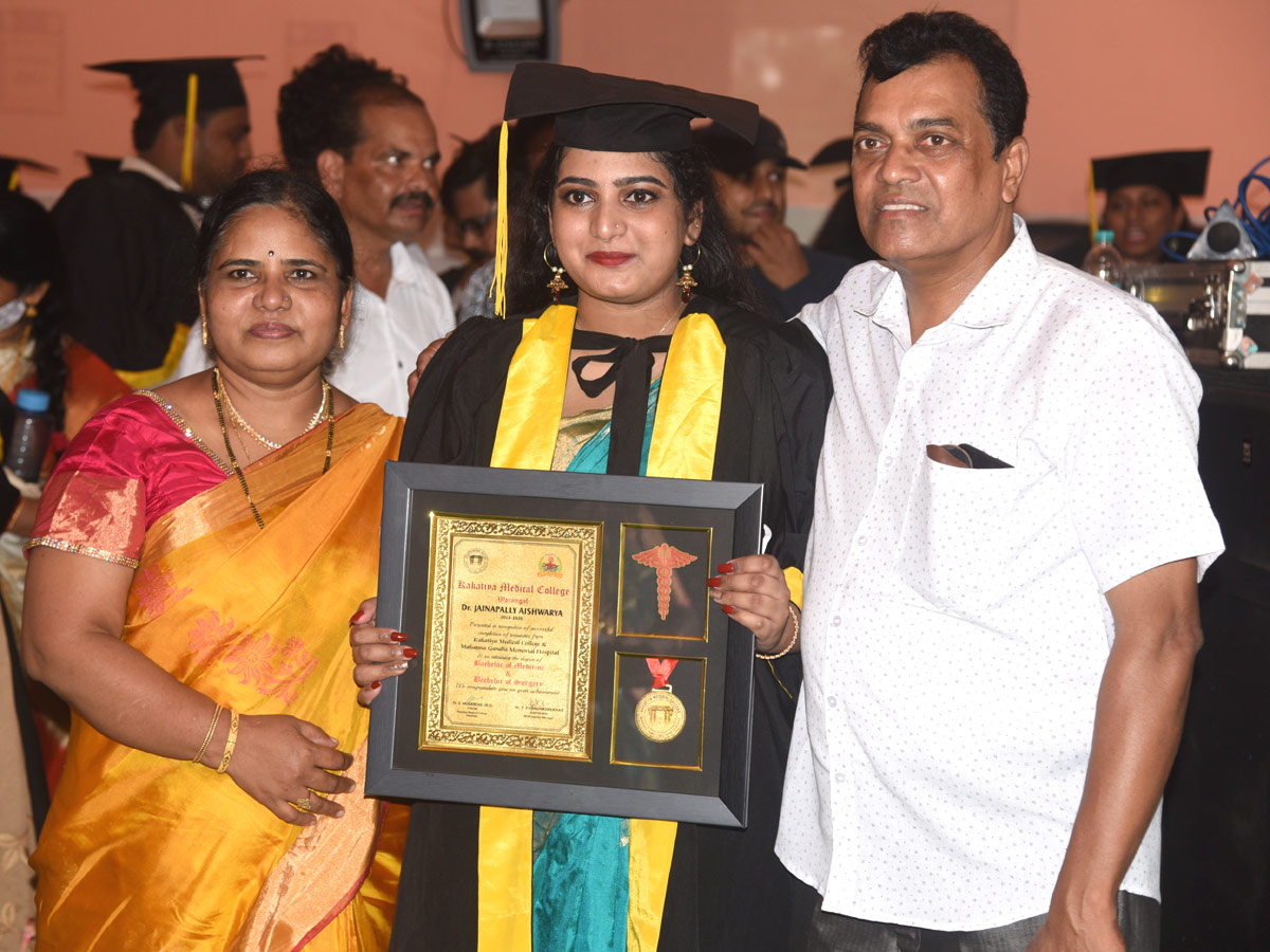 Graduation Ceremony at Kakatiya Medical College Photo Gallery - Sakshi2