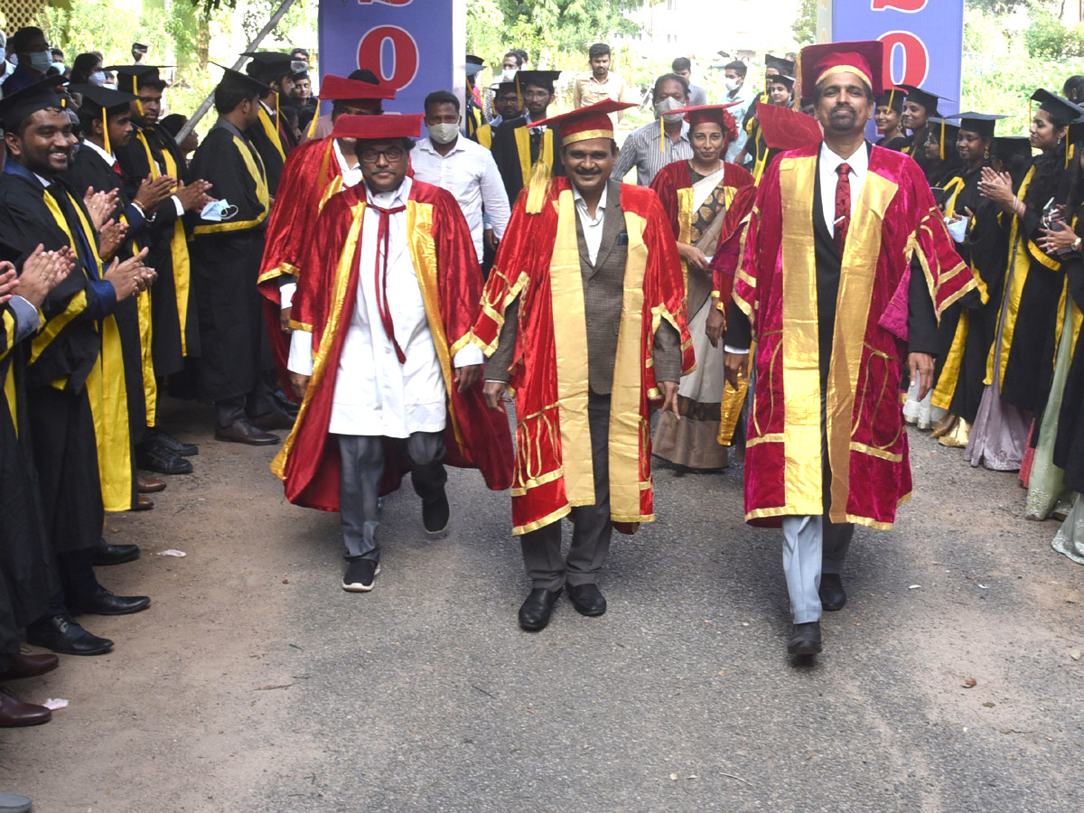 Graduation Ceremony at Kakatiya Medical College Photo Gallery - Sakshi20