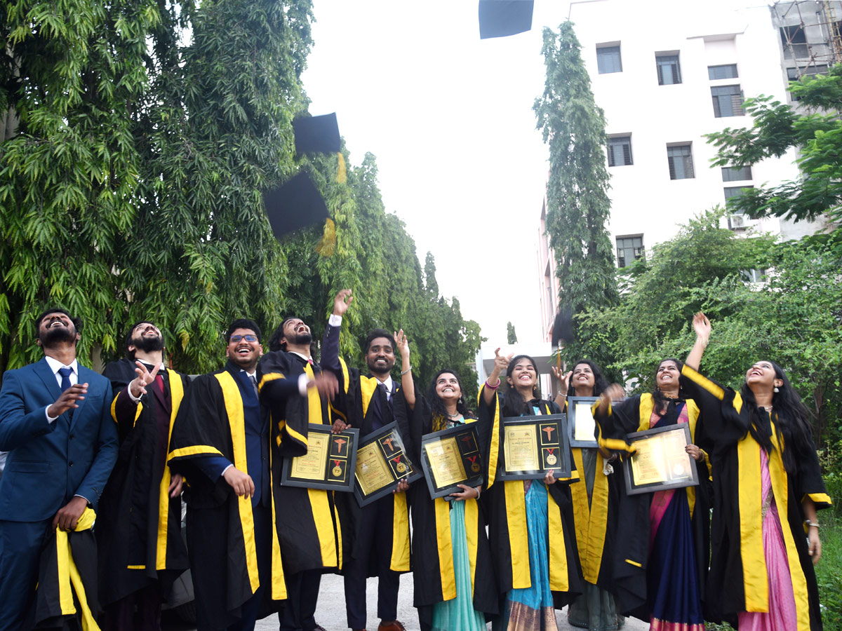 Graduation Ceremony at Kakatiya Medical College Photo Gallery - Sakshi21