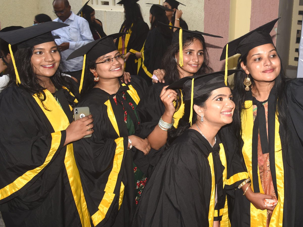 Graduation Ceremony at Kakatiya Medical College Photo Gallery - Sakshi5