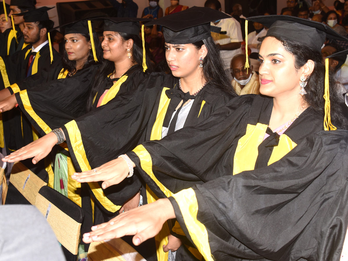 Graduation Ceremony at Kakatiya Medical College Photo Gallery - Sakshi8