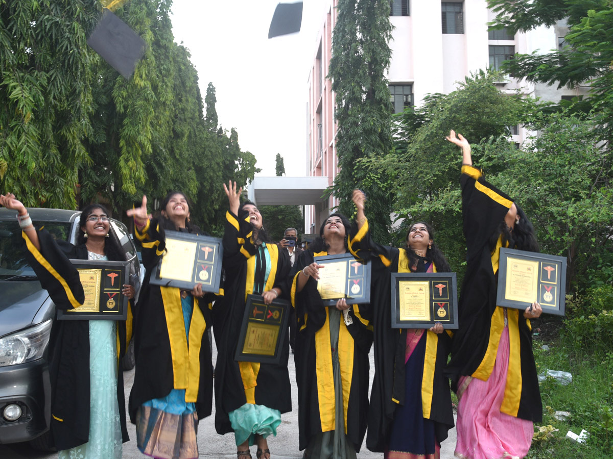 Graduation Ceremony at Kakatiya Medical College Photo Gallery - Sakshi9