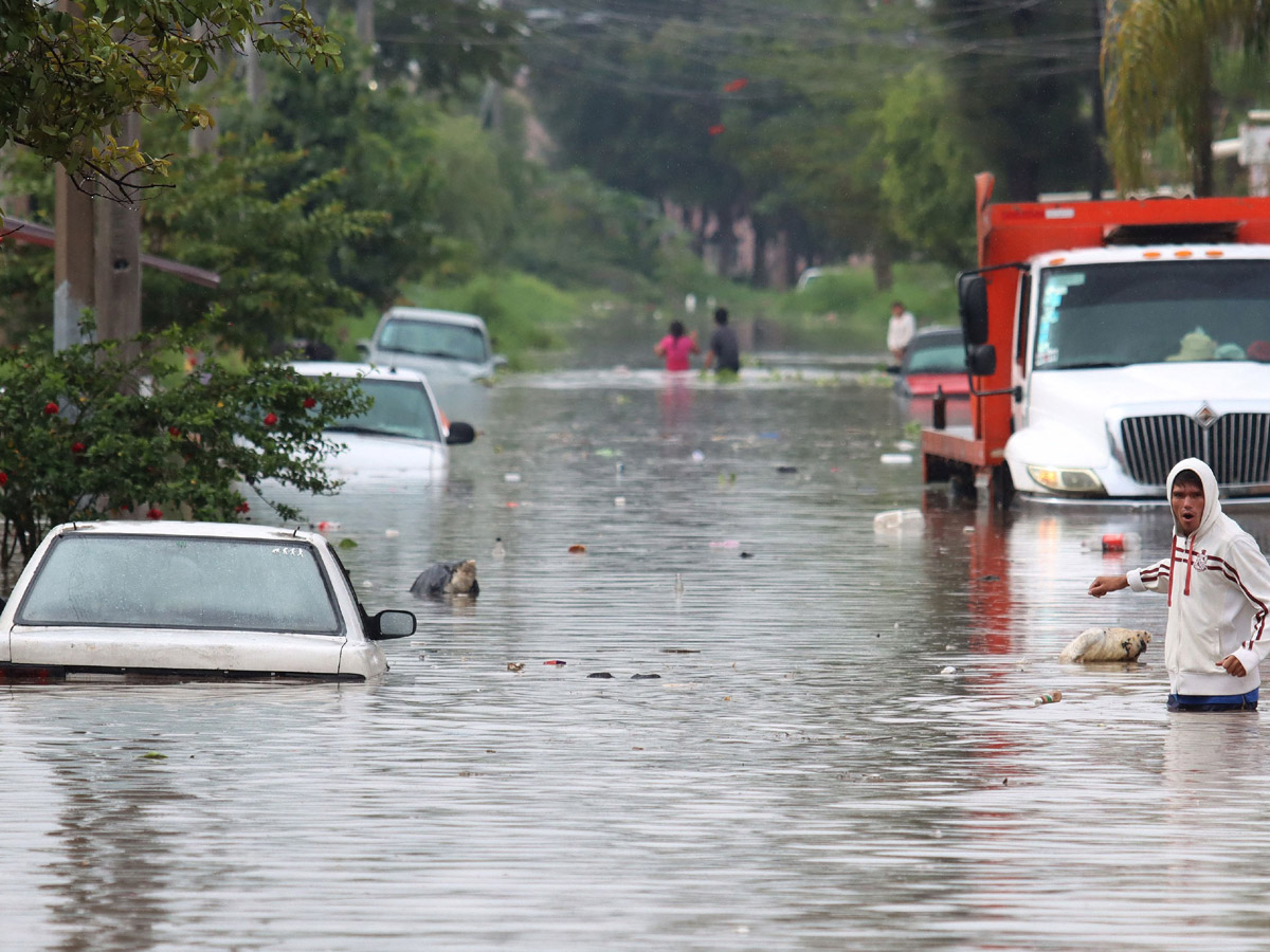 Heavy rains in Mexico Photo Gallery - Sakshi4