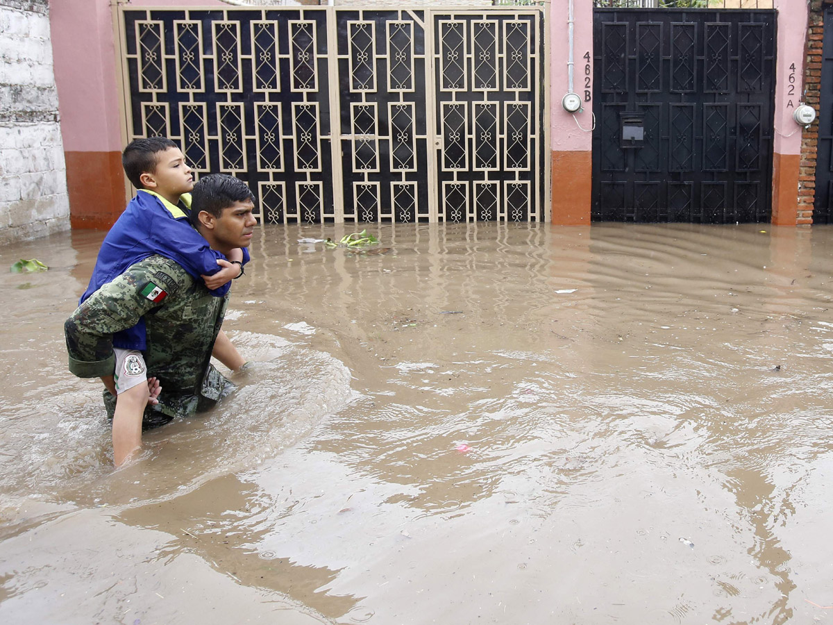 Heavy rains in Mexico Photo Gallery - Sakshi5