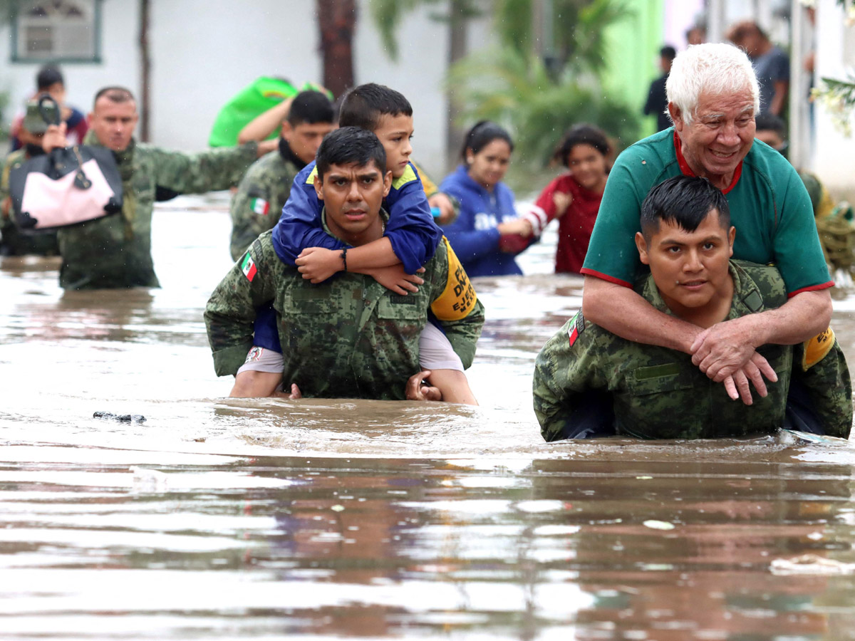 Heavy rains in Mexico Photo Gallery - Sakshi6