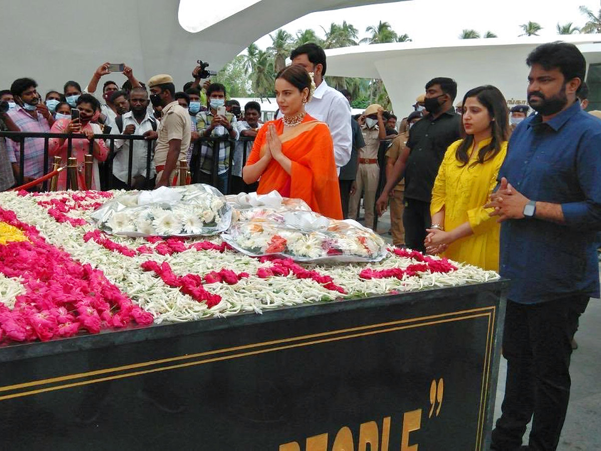 Kangana Ranaut pays tribute at former CM J Jayalalithaas memorial at Marina Beach Photo Gallery - Sakshi5