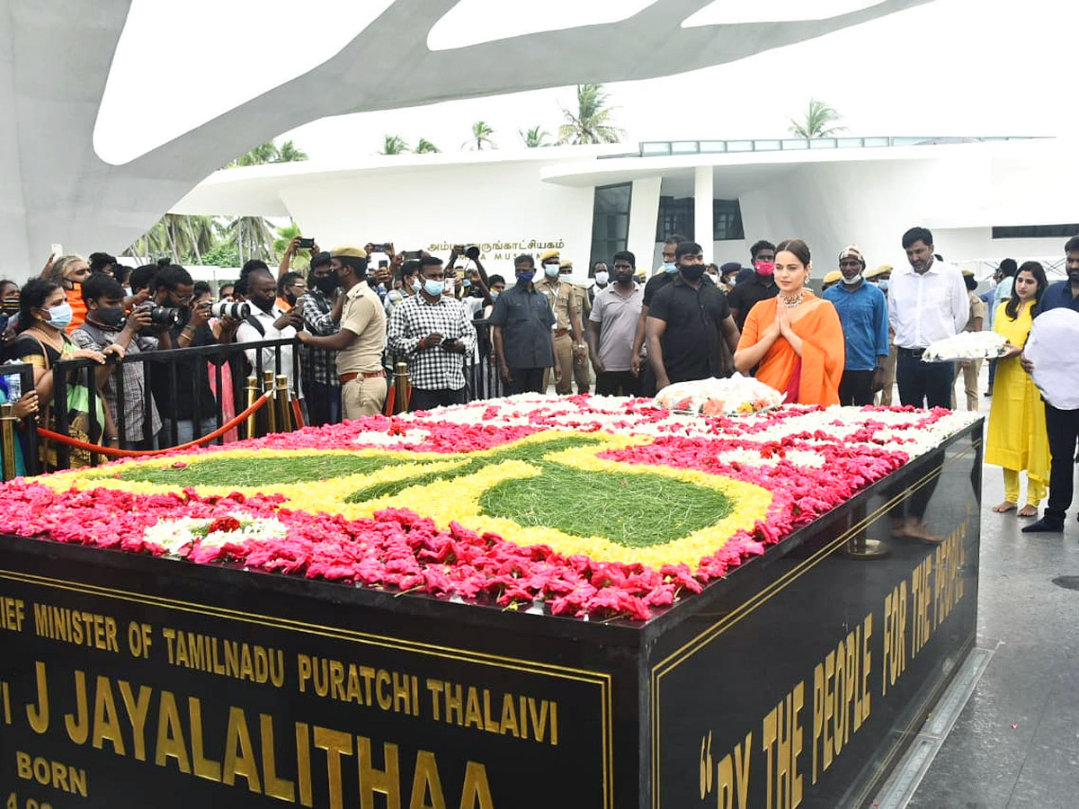 Kangana Ranaut pays tribute at former CM J Jayalalithaas memorial at Marina Beach Photo Gallery - Sakshi6