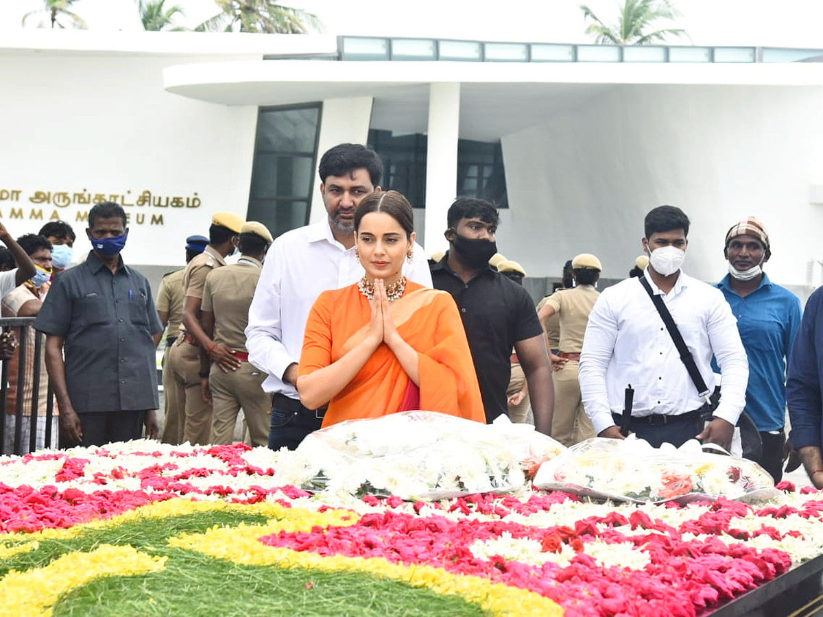 Kangana Ranaut pays tribute at former CM J Jayalalithaas memorial at Marina Beach Photo Gallery - Sakshi7