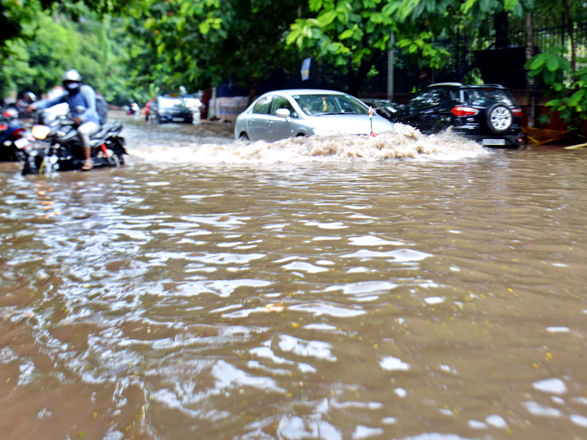 Heavy Rain in Telugu States Photo Gallery - Sakshi12