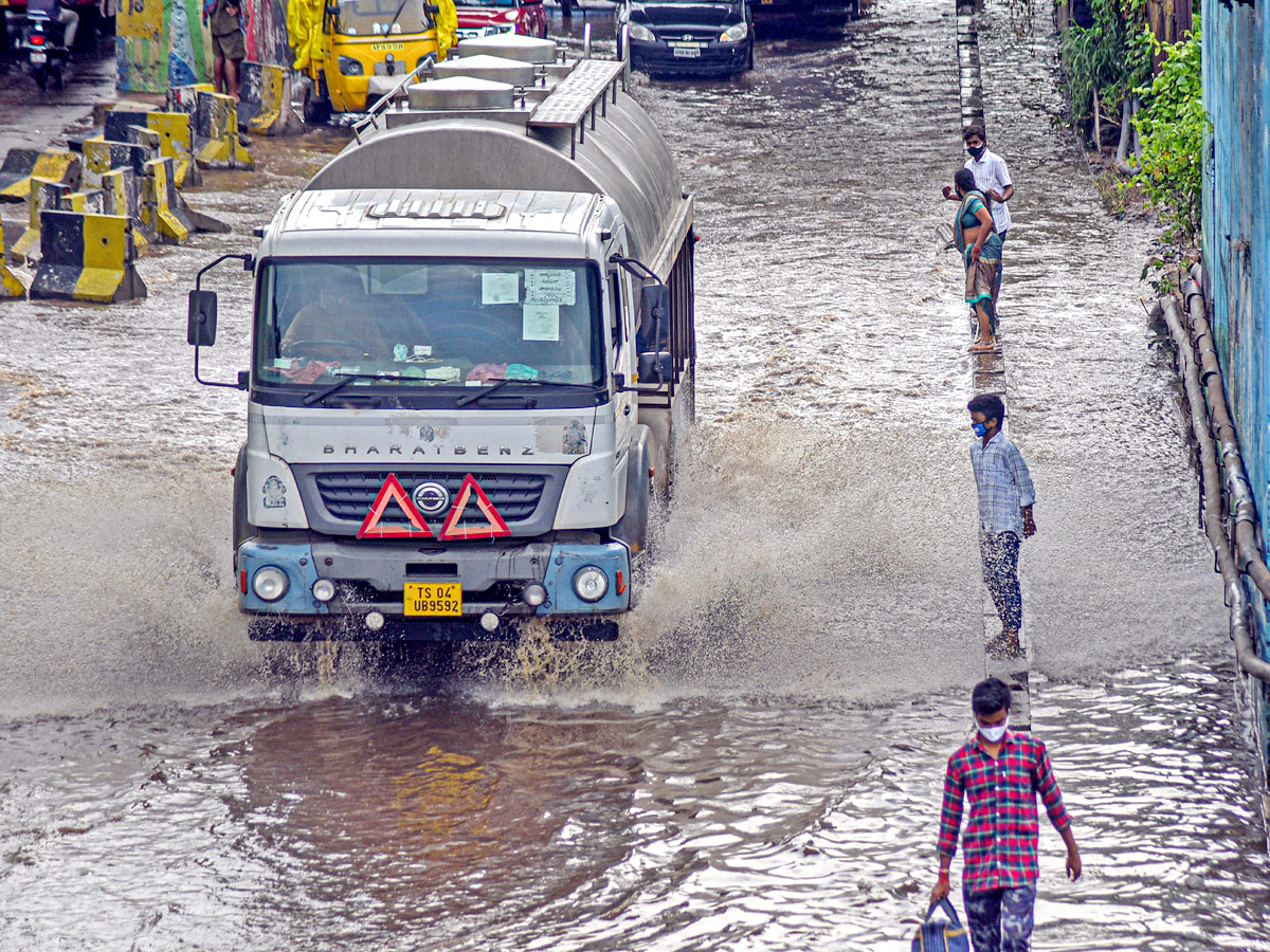 Heavy Rain in Telugu States Photo Gallery - Sakshi13