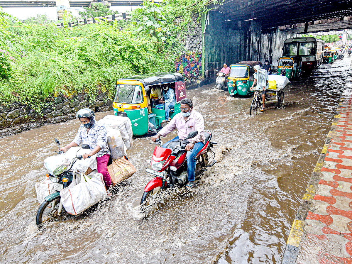 Heavy Rain in Telugu States Photo Gallery - Sakshi14