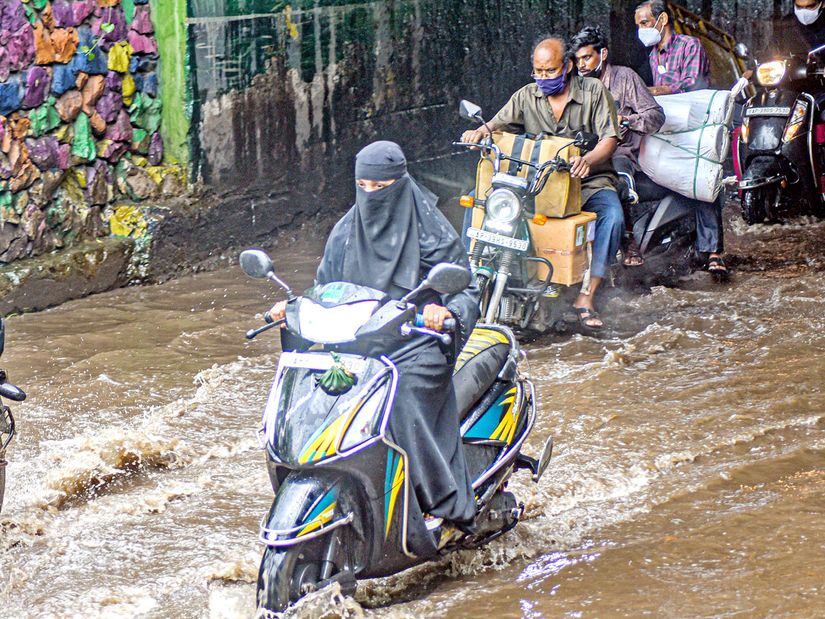 Heavy Rain in Telugu States Photo Gallery - Sakshi15