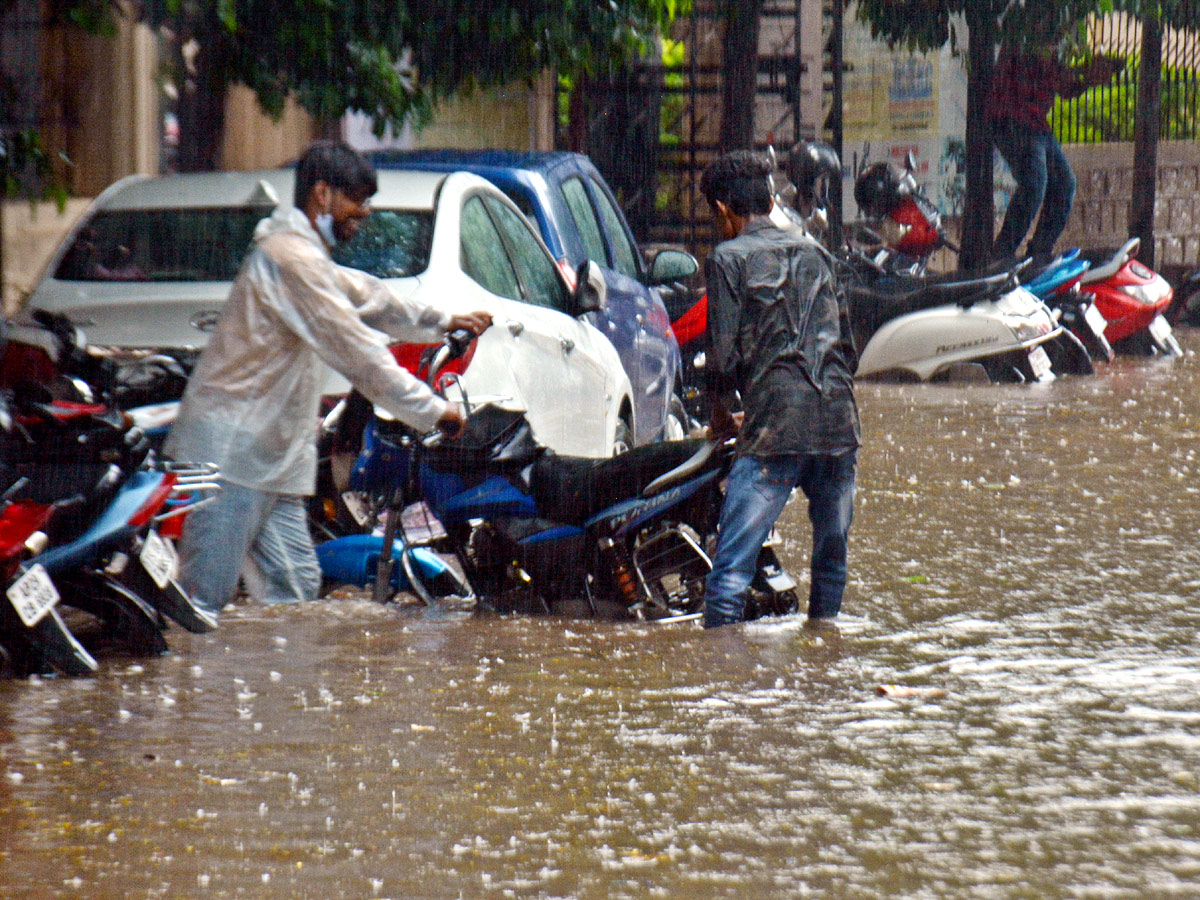 Heavy Rain in Telugu States Photo Gallery - Sakshi20