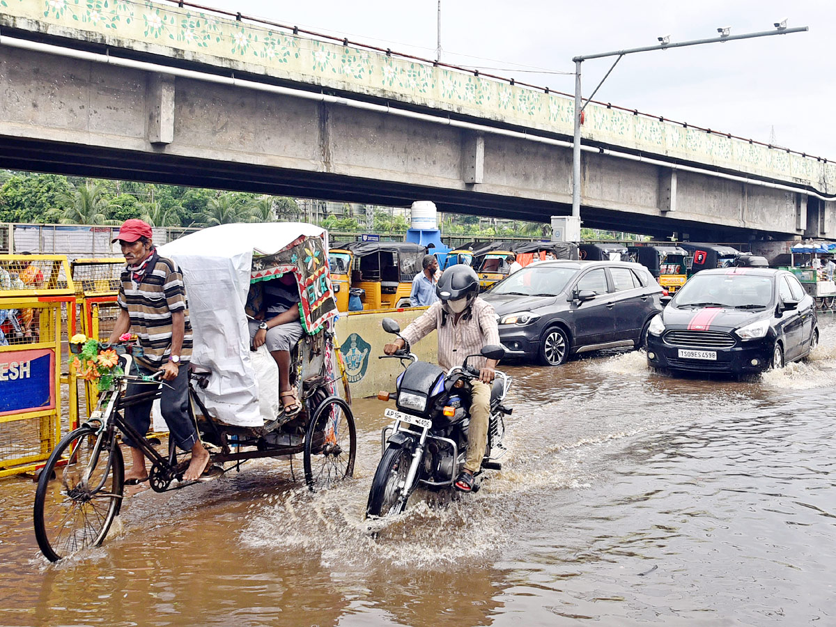 Heavy Rain in Telugu States Photo Gallery - Sakshi23