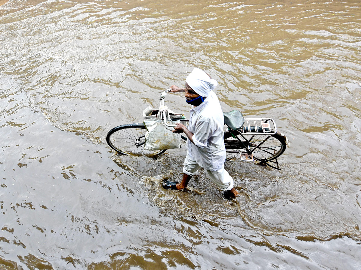 Heavy Rain in Telugu States Photo Gallery - Sakshi27