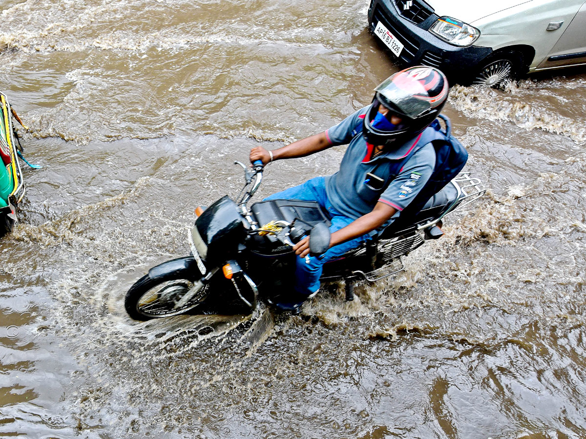 Heavy Rain in Telugu States Photo Gallery - Sakshi28