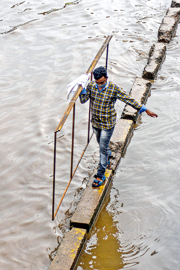 Heavy Rain in Telugu States Photo Gallery - Sakshi32