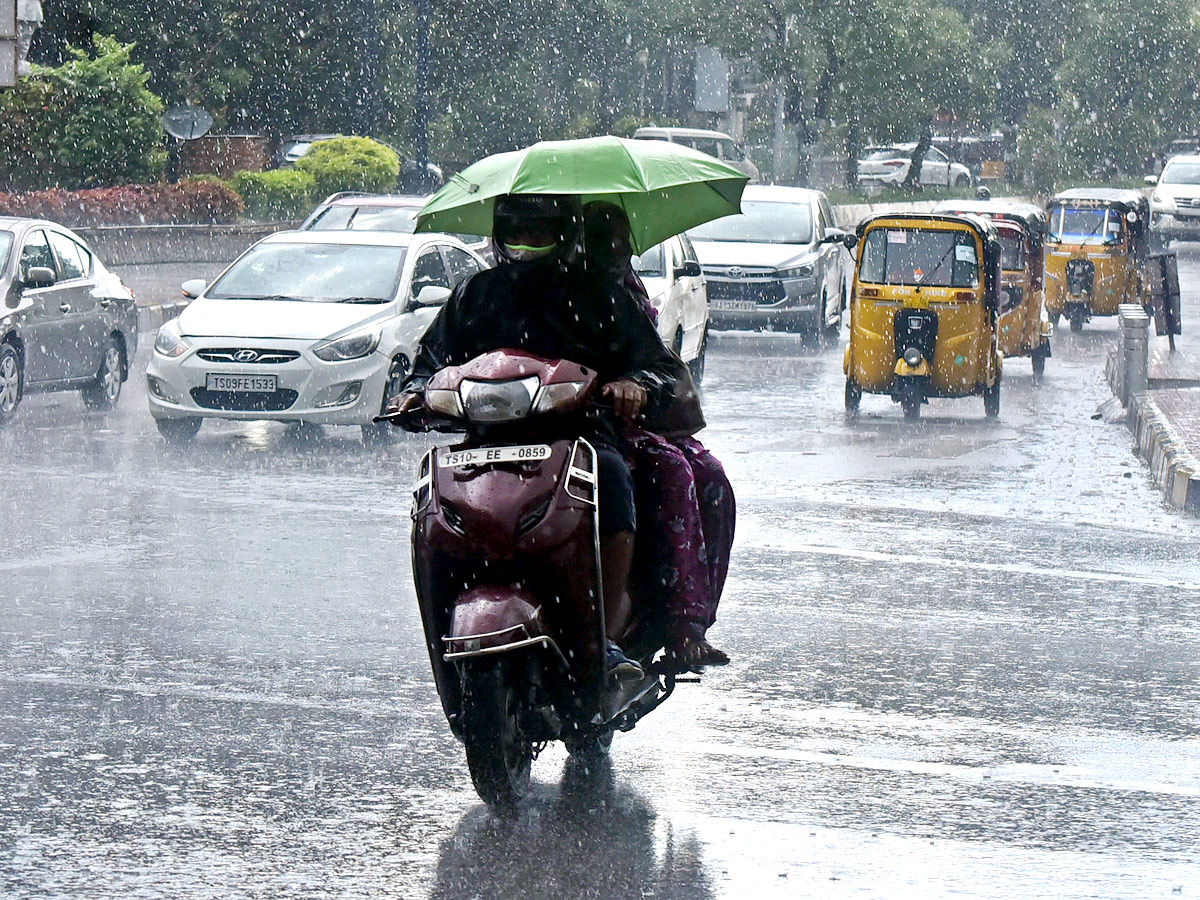 Heavy Rain in Telugu States Photo Gallery - Sakshi7