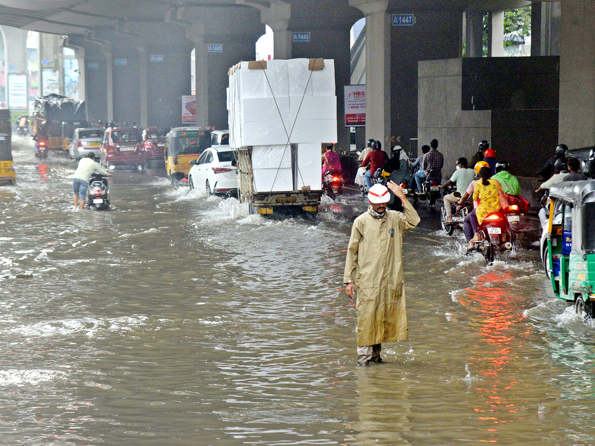 Heavy Rain in Telugu States Photo Gallery - Sakshi8