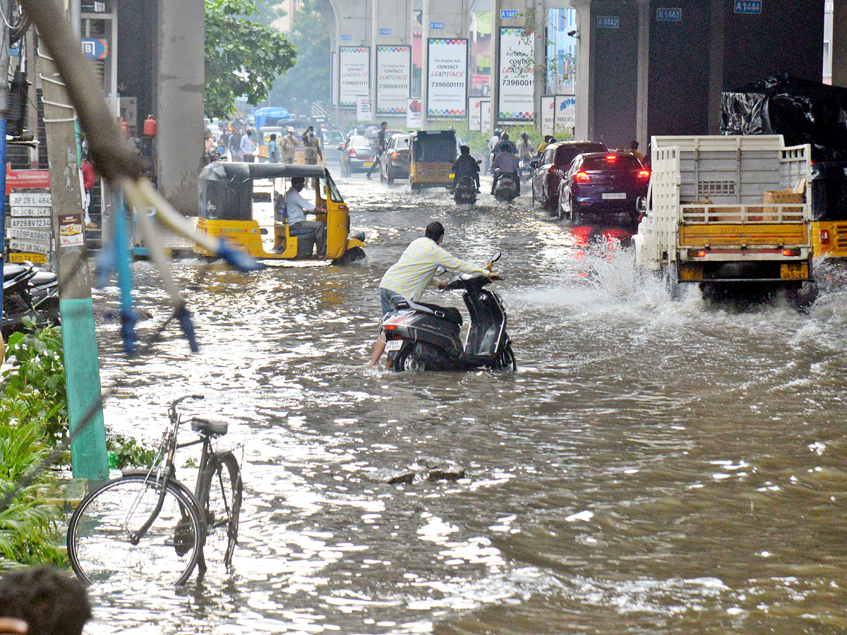 Heavy Rain in Telugu States Photo Gallery - Sakshi9