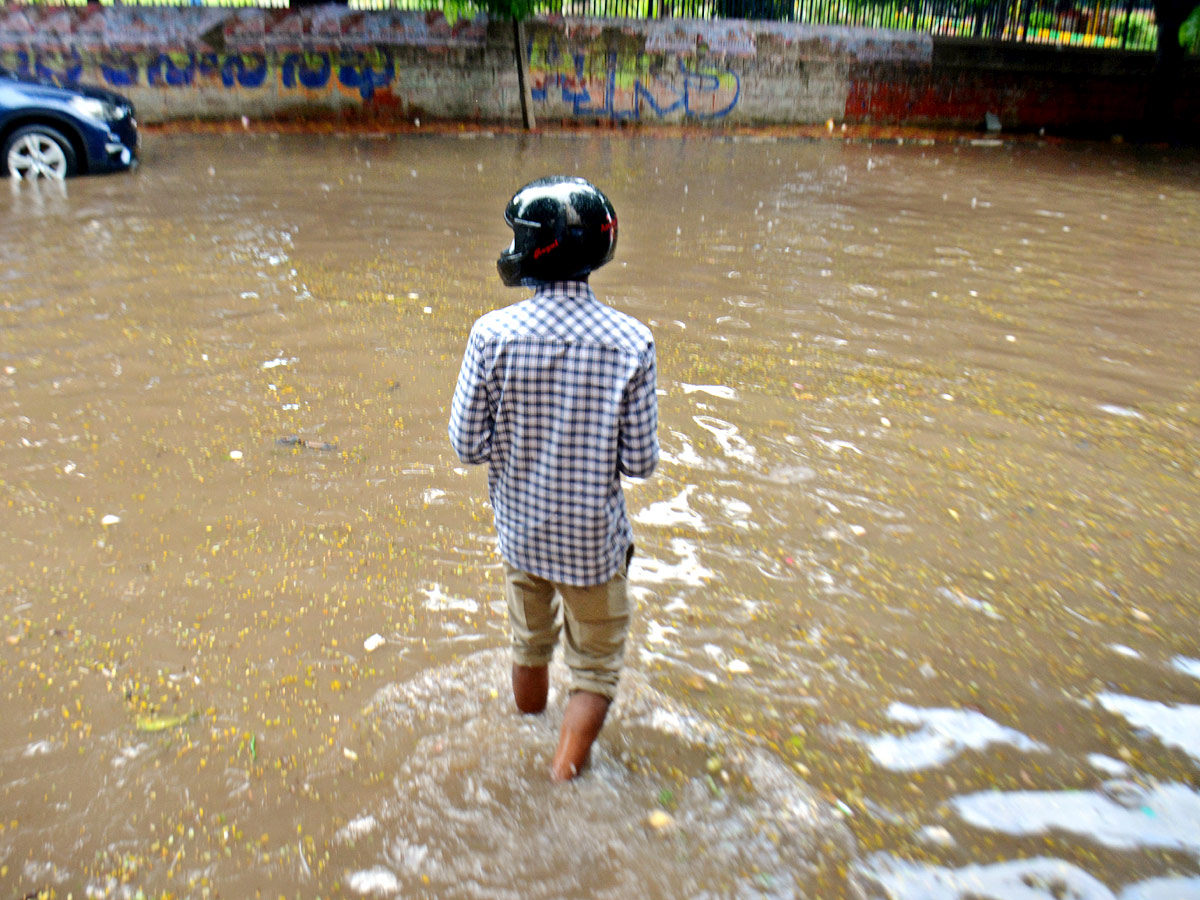 Heavy Rain in Telugu States Photo Gallery - Sakshi10