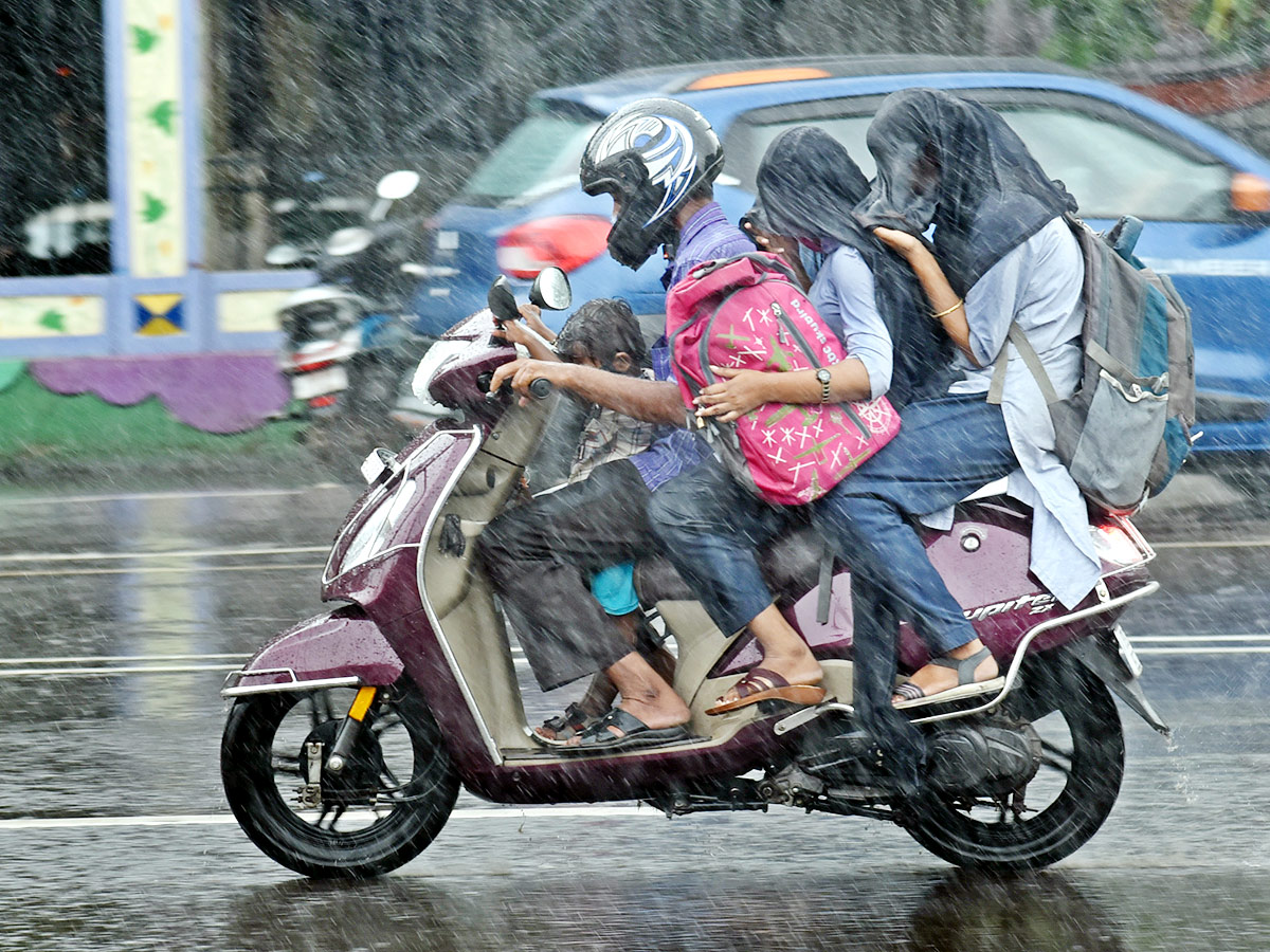 Heavy Rains in Andhra Pradesh Photo Gallery - Sakshi12