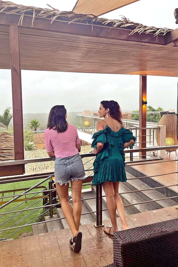 Samantha Enjoying Goa With Her Friend Photo Gallery - Sakshi6