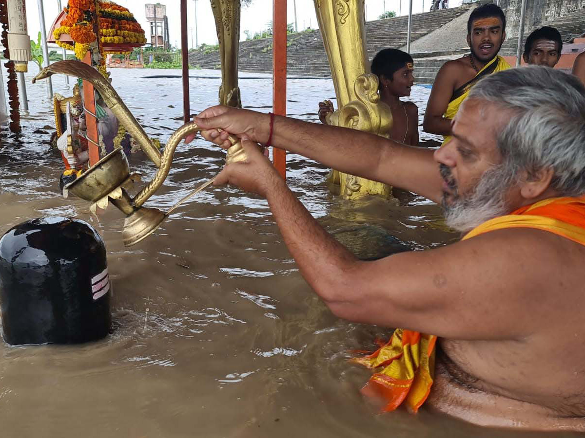 Heavy rains in Karimnagar Sircilla districts - Sakshi21