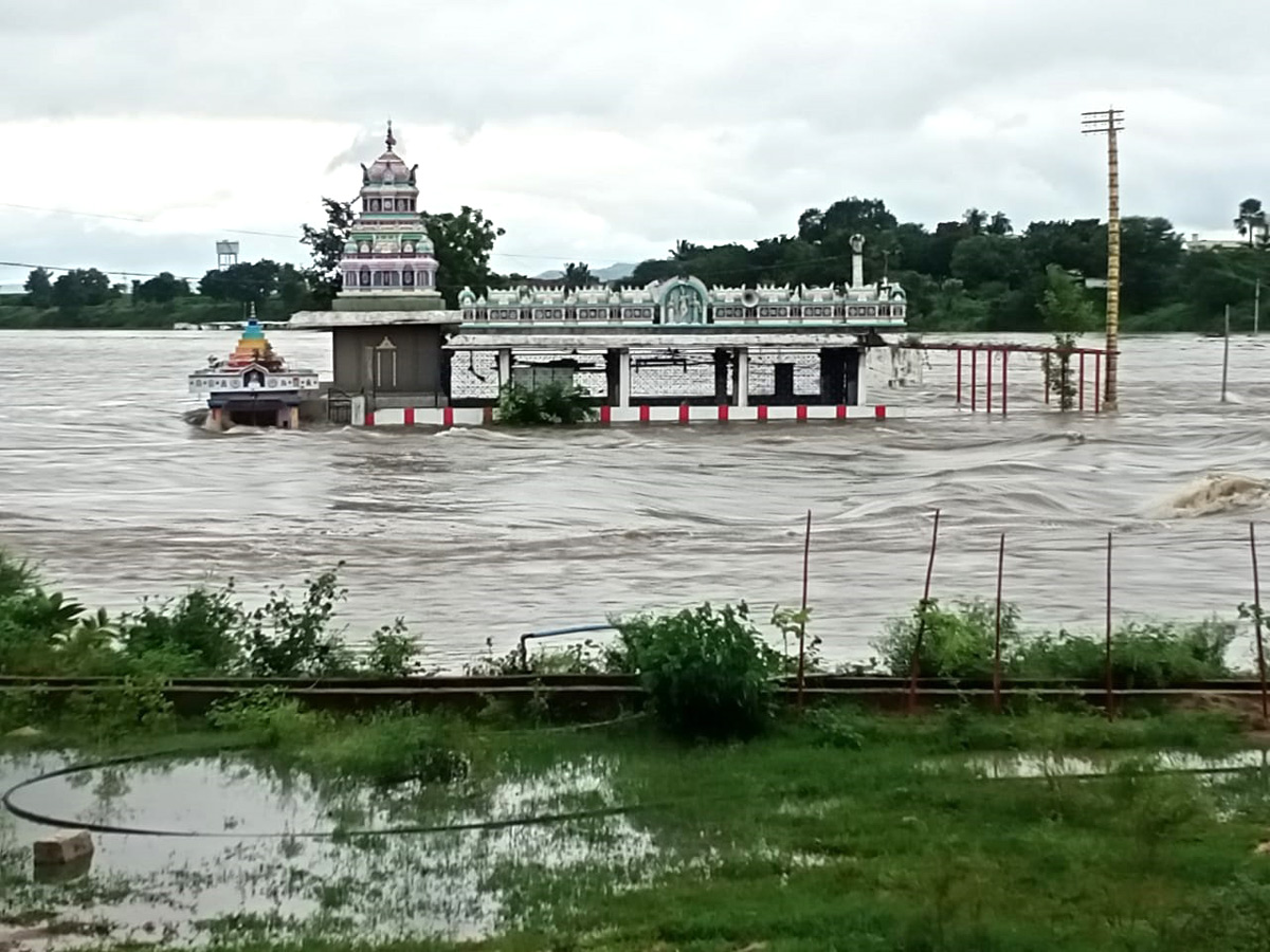 Heavy rains in Karimnagar Sircilla districts - Sakshi6