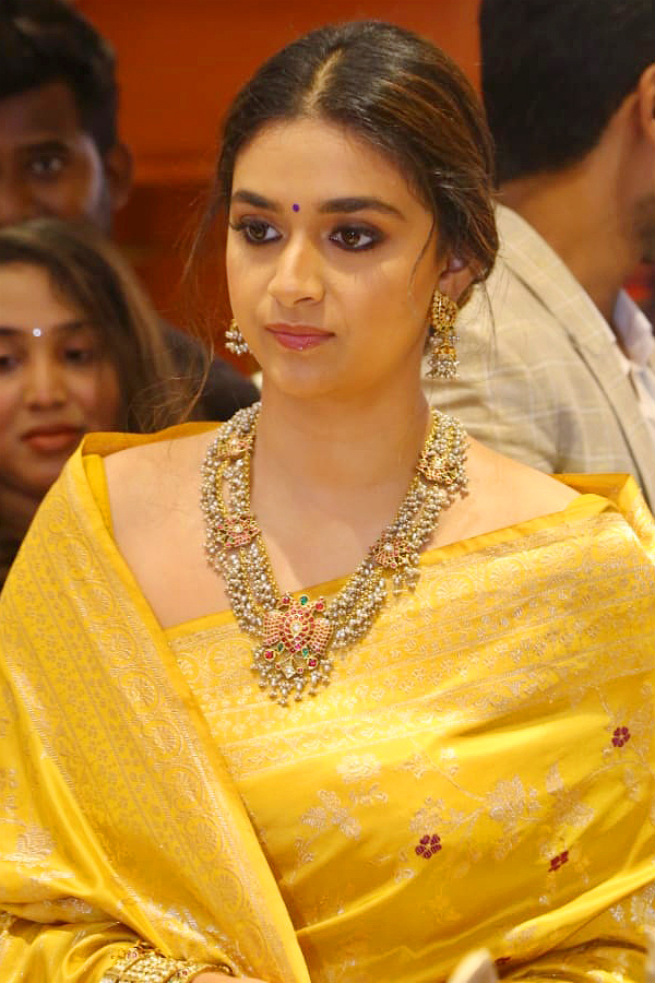 Keerthy suresh visits Nizamabad for shop opening Photo Gallery - Sakshi8