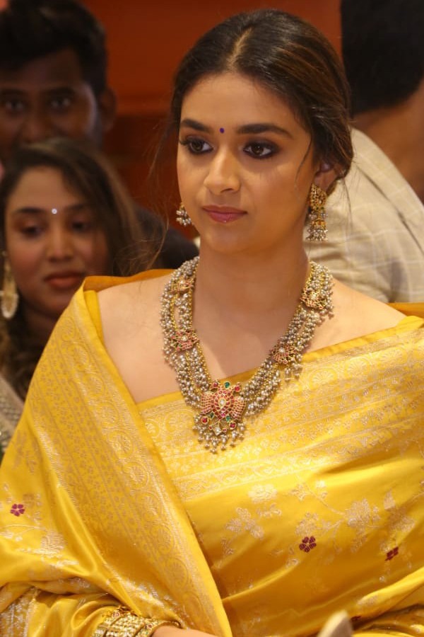 Keerthy suresh visits Nizamabad for shop opening Photo Gallery - Sakshi9