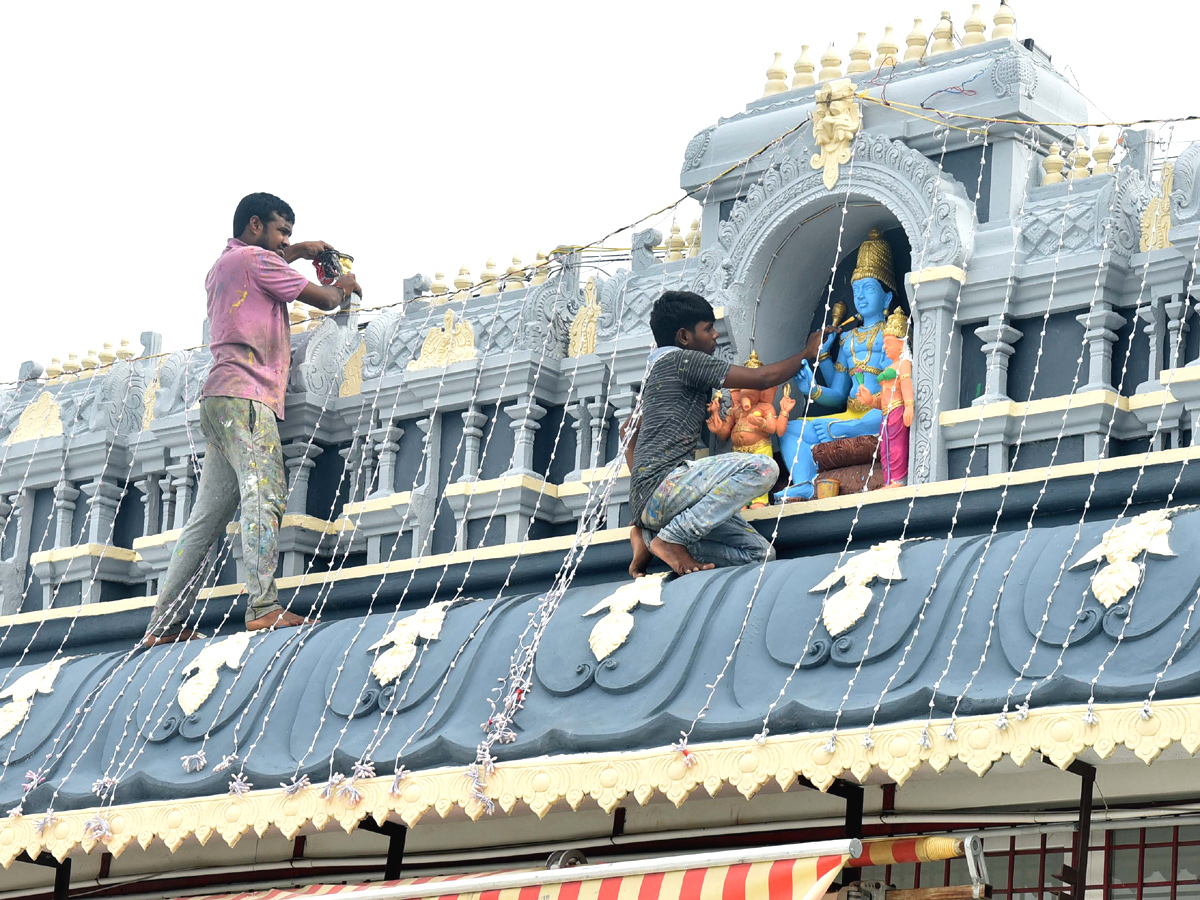 Indrakeeladri Hill on the Occasion of Dussehra Festival Photo Hallery - Sakshi11