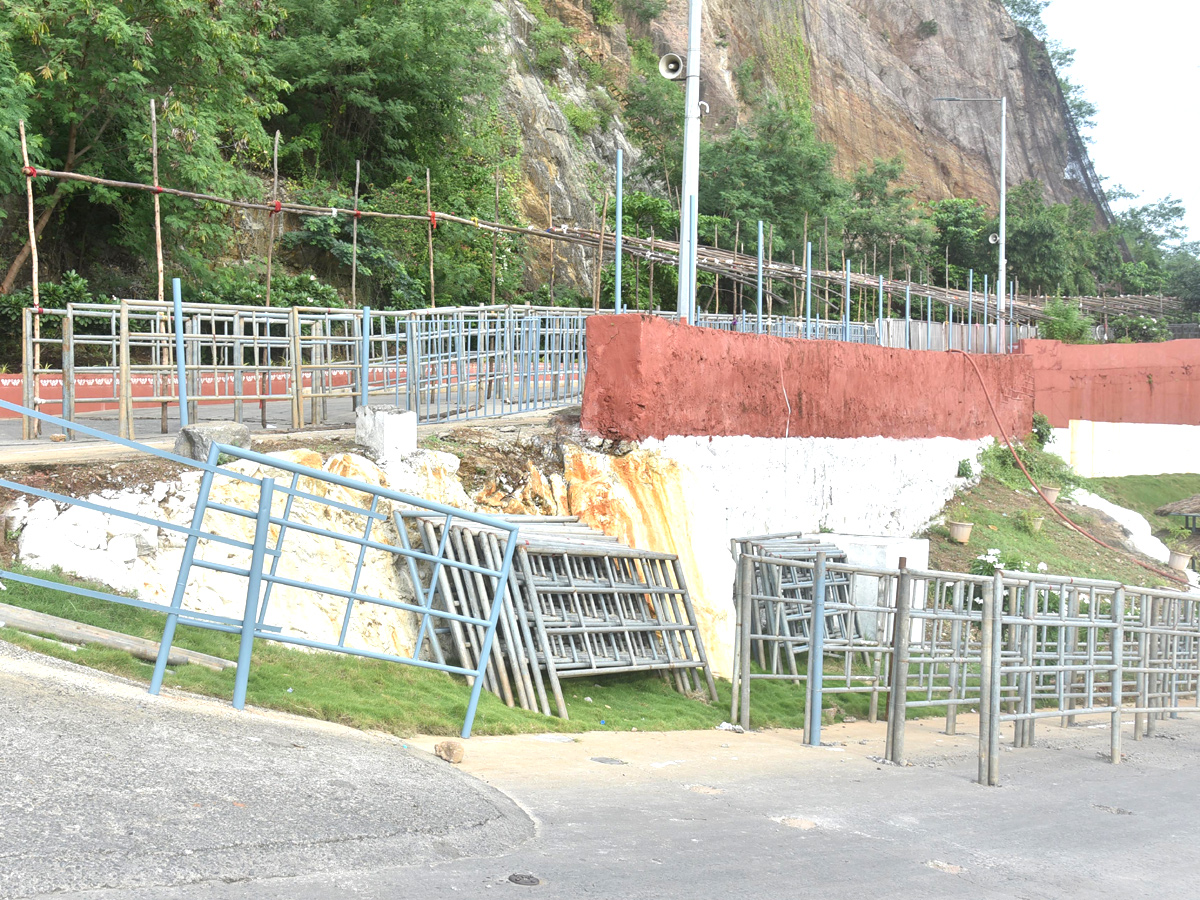 Indrakeeladri Hill on the Occasion of Dussehra Festival Photo Hallery - Sakshi13