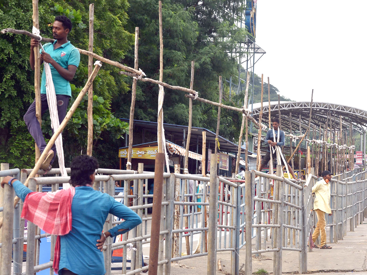 Indrakeeladri Hill on the Occasion of Dussehra Festival Photo Hallery - Sakshi14